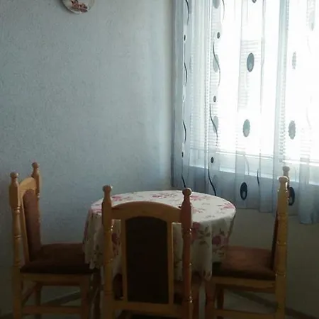 Family Ivanovi Πανσιόν Banya (Plovdiv)