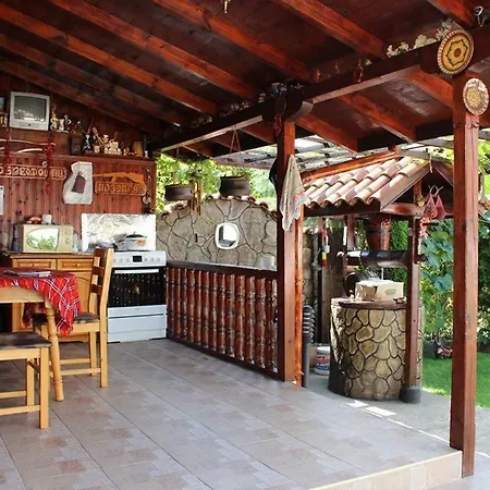 Family Ivanovi Πανσιόν