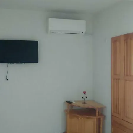 Family Ivanovi Πανσιόν Banya (Plovdiv)