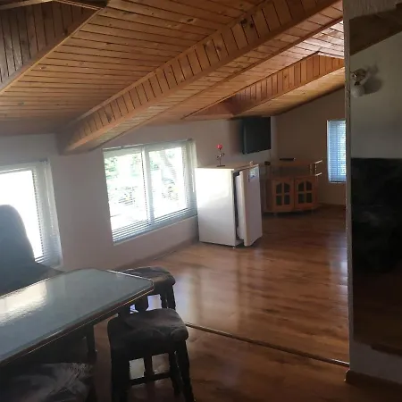 Family Ivanovi Πανσιόν Banya (Plovdiv)
